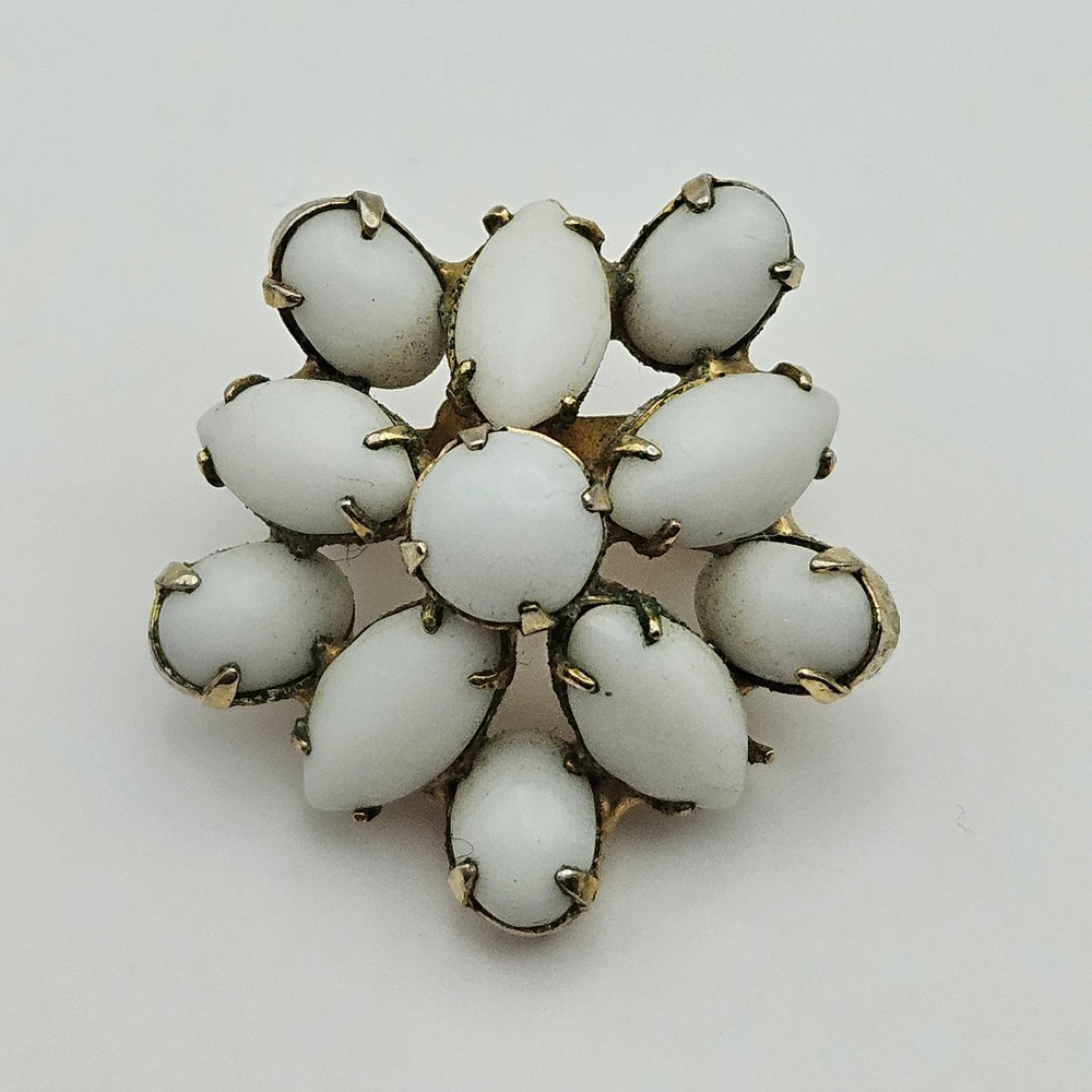 Vintage White Milk Glass Floral Brooch Gold Tone Marquise Cabochon Cluster Pin‎